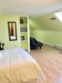 #4 CLEAN COMFY & COZY GLORY GUEST SUITE - Image 3