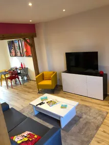 House with billiard room, parking + private garage - Image 4