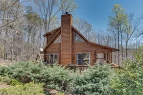 Horseshow Hideaway – Pet Friendly Cabin, 7 Minutes to TIEC - Image 4