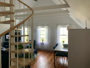 Serene, Light-filled Loft - Image 3