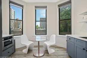Centrally Located Apartment in Lincoln Park - Image 3