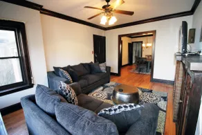 Private 2 Bedroom Malt Row, N Center, Wrigley Home - Image 3