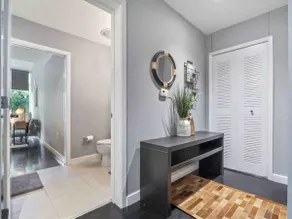 Lovely 2/2 Thorton Park Condo w/ secure parking - Image 4