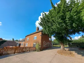 Farmhouse, Derbyshire, nr. Alton Towers sleeps 10 - Image 2