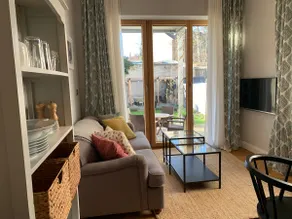 Chic Apt. - overlooks garden, quiet, 15mins to Dom - Image 2