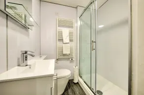 Grassmarket (Old Town) Apartment with Castle views 🏰 & private parking space 🚗 - Image 5