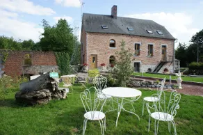 Rural cottage next to a greenway - Image 2