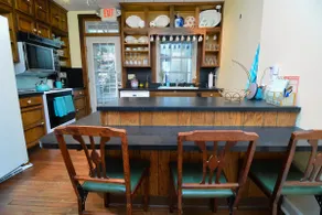 The Bear House on Broadway (4 master bedrooms) - Image 3