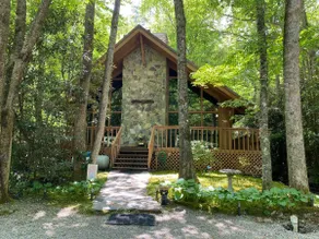 R&R’s Chalet of the Woods - Image 5