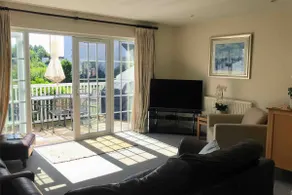 Liming Lodge - Lakeside Home in the Cotswolds - Image 5