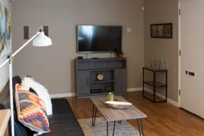 1 Bedroom Guesthouse in Clark Historical Distric - Image 5