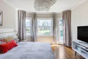 Explore Golden Gate Park from a Sophisticated Home - Image 5