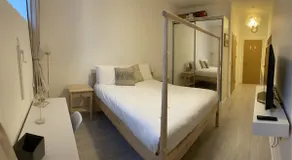 Stunning entire apartment + free parking - Image 5