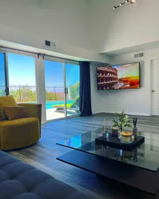 Cheerful four bedroom house with charming view! - Image 2