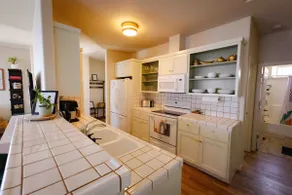 Magical hilltop 3-bedroom with spectacular views - Image 4