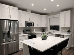 Quiet Bright Luxurious & Private Modern Suite A/C - Image 4