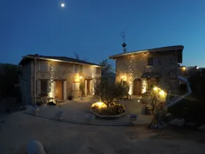 Courtyard apartment with amazing views - Image 4