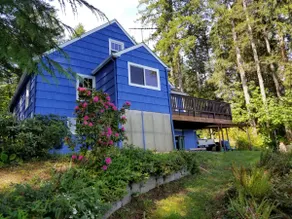 Waterfront Blue House - Image 4