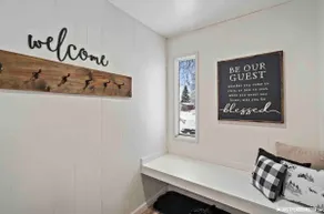 The Tanglewood House • Bright + Cozy -Near Airport - Image 2