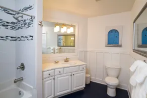 Bright Flat in Historic Downtown McMinnville - Image 5