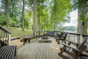 Lakefront Retreat (10 mins to BMS and TRI) - Image 3