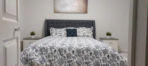 Lovely spacious 1-bedroom suite - Image 4