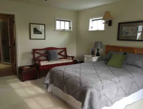 Spacious, Light Private Suite in the Heart of Town - Image 2