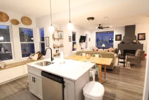 Beautiful, serene waterfront property - Image 3
