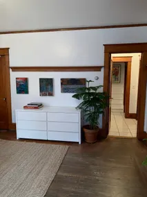 Beautiful Victorian apt. in town center, sleeps 4 - Image 5