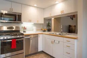2 Bed/2 Bath Condo-no pets, kings/ twins. - Image 4