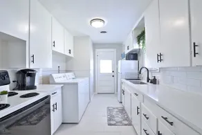 Yellow Door Cottage. Clean! Convenient location! - Image 5
