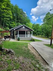 Heart of RRG- New Modern Roadside Cabin-Wifi - Image 2