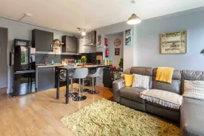 Spacious 2-Bed/Free Parking/Close to Sandringham - Image 2