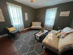 Adorable house! Walking distance from downtown. - Image 4