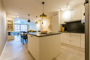 Large holiday house with free parking - Image 3