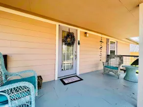 Shabby Chic cabin with a private hot tub. - Image 2