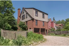 Historic Tudor Flat | Walk to Main St & HOMES - Image 4