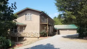 Lake Front Lodge - Image 5
