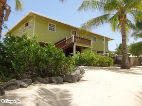 Utila's Reef Point Beach House - Image 2