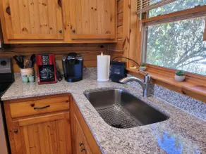 Lucky Us Farm Hot Tub Pet Friendly - Image 5