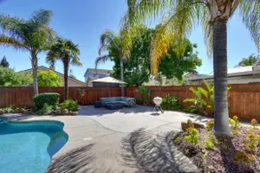 Luxurious spa-like oasis with pool, 4bdr/ 3br - Image 3