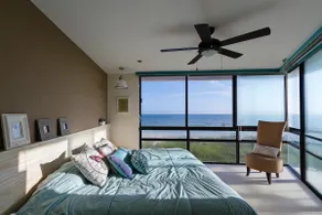 Modern beach front getaway - Image 3