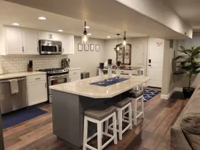 Entire Guest Unit - Cool Canby Crib-Full Basement - Image 5