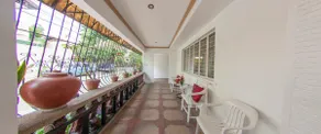 Charming dual level house in gated community - Image 3