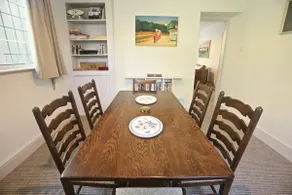 Entire Victorian Lodge in a privately gated estate with secure parking for two cars and a newly refurbished bathroom - Image 4