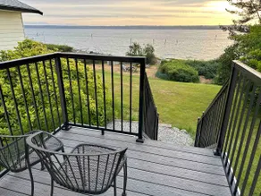 Waterfront Warm Beach guesthouse Stanwood lovely - Image 5