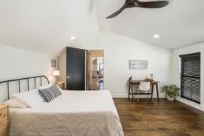 Private Carriage House - Garage Parking - Image 5
