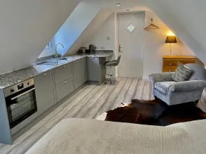 Perfect village base, explore the Hampshire downs - Image 3