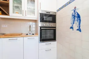 Spacious and Stylish with Fast Internet - Image 3