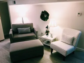 Cozy Modern Apartment - Image 3